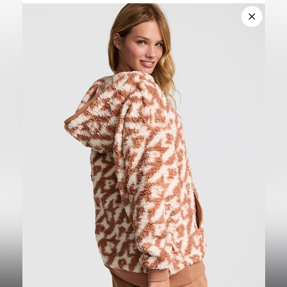 Victoria’s Secret Cozy Tan and Cream Fleece Pullover, Size XL - Picture 2 of 5